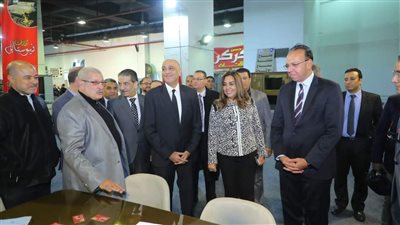 محافظ دمياط يتفقد معرض الأثاث 