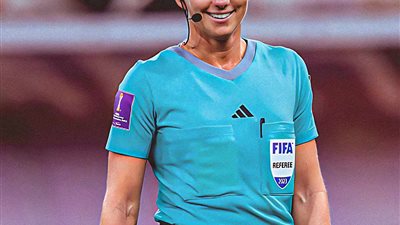 كل ما تريد معرفته عن الحكمة الأمريكية التي تدير مباراة الأهلي وأوراوا غدًا