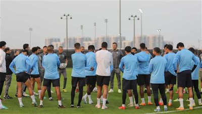 رئيس بيراميدز يعقد جلسة خاصة مع لاعبي بيراميدز قبل انطلاق السوبر المصري للأبطال