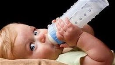 خلط النشا مع الحليب الصناعي للرضع..هل هو آمن؟