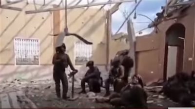 شاهد| جنود الاحتلال الإسرائيلي يقتحمون مسجد في غزة ويلقون درسا من التوارة بداخله