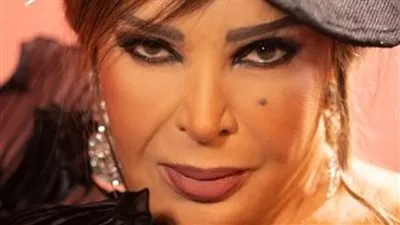 بعد غياب 23 عامًا.. صفية العمري تتألق بـ 3 لوكات مختلفة 