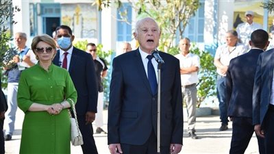 الرئيس التونسي وعقيلته يدليان بصوتيهما في الإنتخابات المحليّة