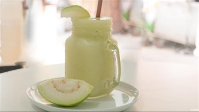 تناول عصير الجوافة في الشتاء: طرق شهية وفوائد صحية 