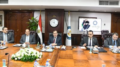 وزير البترول: تزايد في معدلات تحويل السيارات للعمل بالغاز الطبيعي