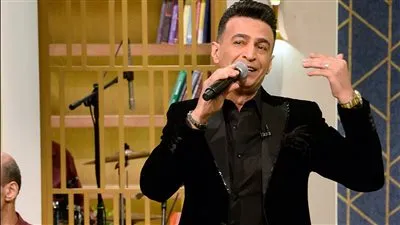 سمسم شهاب يدخل في حالة انهيار أثناء حديثه عن مرض زوجته