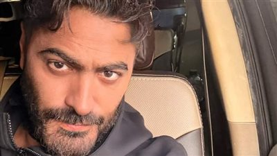 تامر حسني يروج لحفله بالإمارات ليلة رأس السنة 