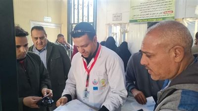 وكيل صحة أسيوط يتابع سير العمل بالقومسيون الطبي العام بحي شرق 