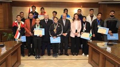 محافظ الجيزة يكرم 13 لاعبا من أبطال المشروع القومي للموهبة والبطل الأوليمبي