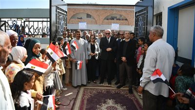 محافظ قنا يفتتح فاعليات قافلة جامعة عين شمس الطبية بقوص