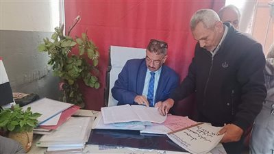 مدير عام تعليمية نجع حمادي يتابع سير العمل والانضباط الإداري بالمهنية الإعدادية بنين