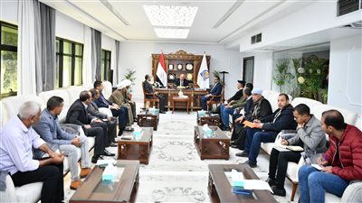 خلال اجتماع عاجل.. محافظ قنا يتابع انتظام حركة السير بموقف قفط قوص