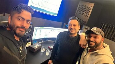 تامر حسني يعود للإستوديو بعد غياب أكثر من شهر (صورة)