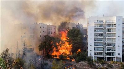 إعلام عبري: دمار يطال منازل واندلاع حرائق بمستوطنة كريات شمونة إثر قصف بالصواريخ من لبنان