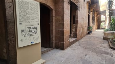 انتهاء المرحلة الأولى لمشروع لافتات شارع المعز لدين الله الفاطمي 