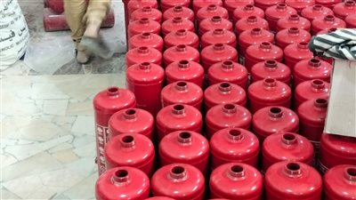 الأمن يضبط ورشة كبيرة لغش أجهزة إطفاء الحريق بالقليوبية (صور)