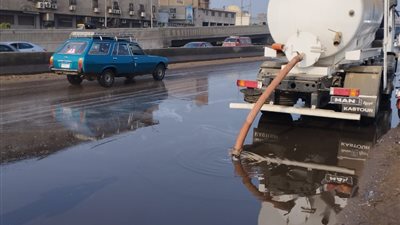 انتشار معدات مياه القليوبية لرفع تجمعات مياه الأمطار