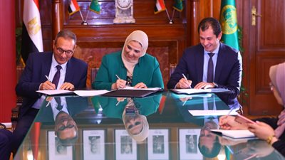 التضامن وصندوق تحيا مصر وبنك مصر يوقعان بروتوكولا بـ60 مليون جنيه لرعاية 100 ألف أسرة 