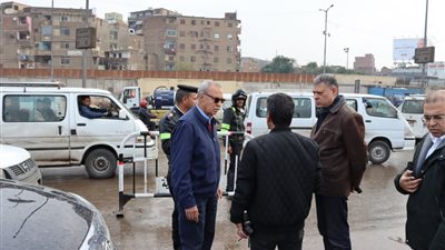 محافظ القليوبية يتفقد أعمال شفط مياه الأمطار