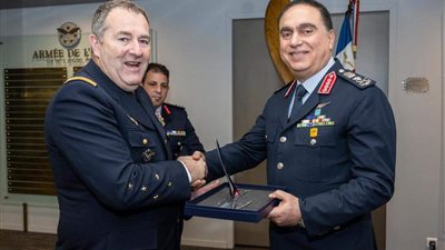 قائد القوات الجوية يلتقى رئيس هيئة أركان سلاح الجو والفضاء الفرنسى
