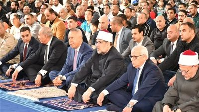احتفالا بالعيد القومي للمحافظة.. وزير الأوقاف ومحافظ بورسعيد يؤديان صلاة الجمعة بمسجد 