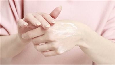 نصائح لتفتيح اليدين وتحسين مظهر أصابع اليد