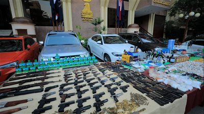 ضبط عصابة بحوزتها أسلحة ومخدرات بـ122 مليون جنيه