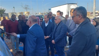 محافظ بورسعيد ورئيس المركزي للتعمير يتفقدان مشروع إنشاء ورصف وإنارة شارع الحراسات بالزهور