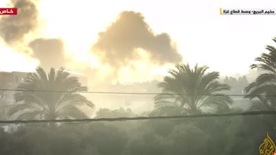 صور خاصة تظهر استهداف المقاتلات الحربية الإسرائيلية مخيم البريج بحزام ناري (فيديو)