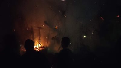 السيطرة على حريق هائل بحظيرة بالمنوفية