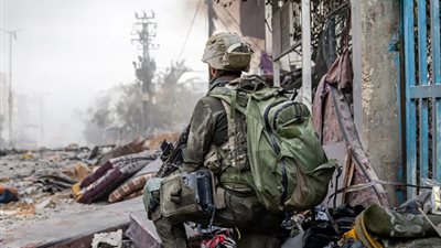 عاجل - فضيحة تهز تل أبيب.. انتحل صفة جندي وسرق أسلحة قتالية