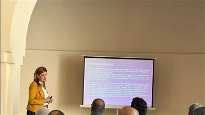 اجتماع موسع بين ممثلي الثقافة والتجارة والصناعة لدعم وتطوير وتسويق منتجات الحرف التراثية