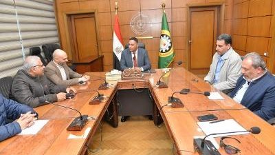 محافظ الدقهلية يستعرض احتياجات ومطالب مصانع القمامة 