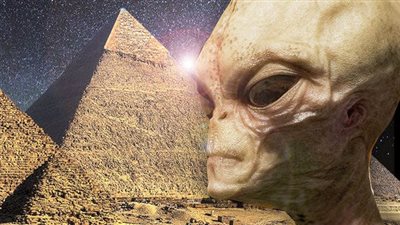 باحث يوضح حقيقة بناء الكائنات الفضائية للأهرامات وظهور أجسام غريبة (فيديو)