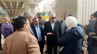 محافظ الجيزة يتفقد موقع حادث سقوط كمرة خرسانية أثناء تركيبها بمحور كمال عامر 