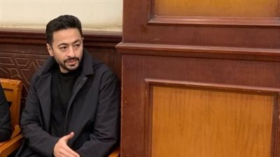 حمادة هلال أول الحاضرين في عزاء والدة أحمد عادل