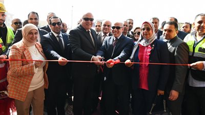 بتكلفة 40 مليون جنيه.. محافظ قنا ورئيس تنمية الصعيد يفتتحان مجمع حرفي الكرنك