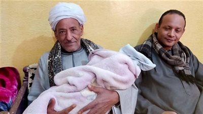  للمرة الثالثة على التوالي.. قنا تسجل أول طفل لعام 2024 (فيديو)