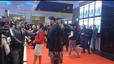 وصول عصام كاريكا للعرض الخاص لـ فيلم 