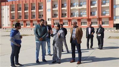 جولة تفقدية لرئيس جامعة جنوب الوادي بكلية العلاج الطبيعي 