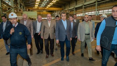 وزير الإنتاج الحربى يتفقد شركة أبو زعبل للصناعات الهندسية