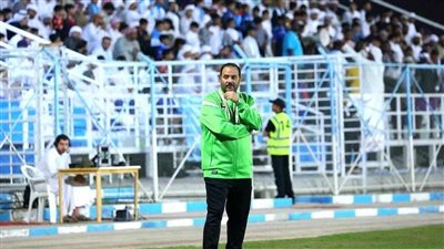 مدرب مصري يتألق في الإمارات.. طارق السيد يصعد بنادي دبا الحصن لدوري المحترفين