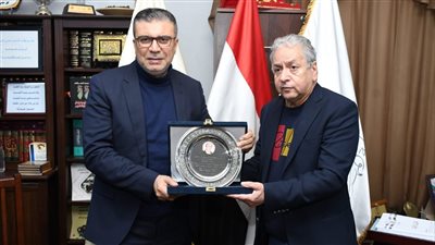 اتحاد النقابات الفنية ونقابة المهن السينمائية تُكرم اسم «ممدوح الليثي» ويتسلم درع التكريم نجله عمرو الليثي.. صور