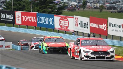 أفضل سائقي السيارات في العالم: أساطير السرعة والتحدي 