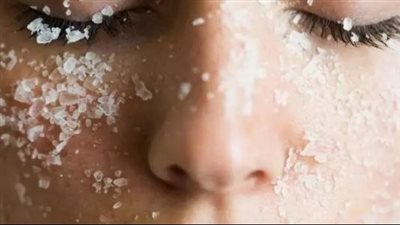 أسرار الجمال.. فوائد غسل الوجه بالماء والملح