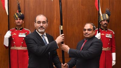 سفارة الهند بالقاهرة: نيودلهي سلمت 50 رمحا لسفير مصر كهدية من الرئيس 