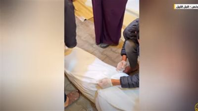 شاهد.. صور لجثمان الشهيد الصحفي مصطفى الثريا زميل حمزة الدحدوح