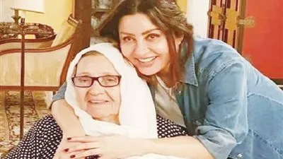 تعرف على موعد ومكان عزاء والدة لطيفة في مصر