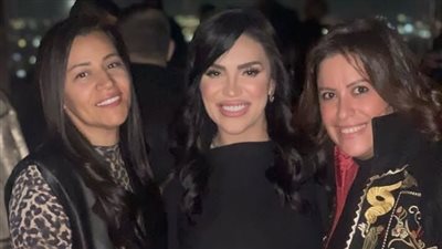 بتول عرفة تهنئ مي فاروق ومحمد العمروسي بخطبتهما (صور) 