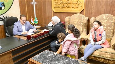 محافظ المنوفية يفحص طلبات عدد من المواطنين ويكلف الجهات المعنية بإجراءات عاجلة حيالها